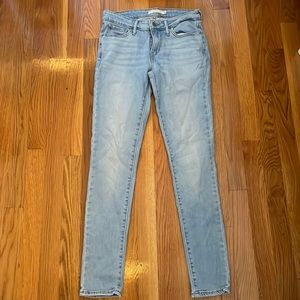 Levi’s 711 Light Wash Skinny Jeans. Size 26.